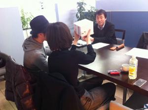 最初は二人で仲良く・・・